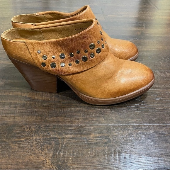 Sofft Gila Studded Leather Mule Size 7 Women - Picture 5 of 12